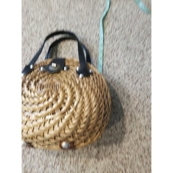 Vintage 1950's Tan Wicker Basket Purse‎ Handbag Weaved Clam Shape Black Handles - Picture 10 of 16